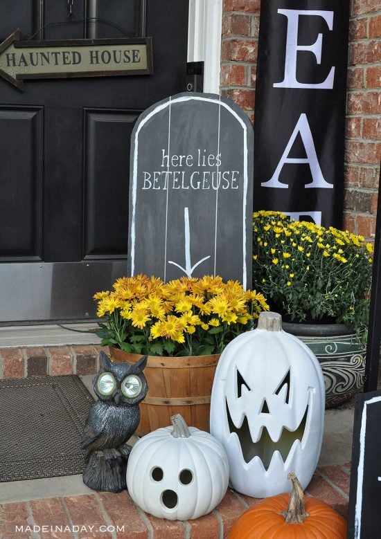 DIY Betelgeuse Beetlejuice Tombstone