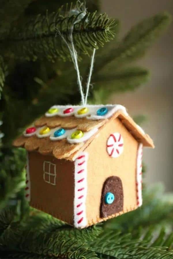 FELT GINGERBREAD BUTTONED HOUSE