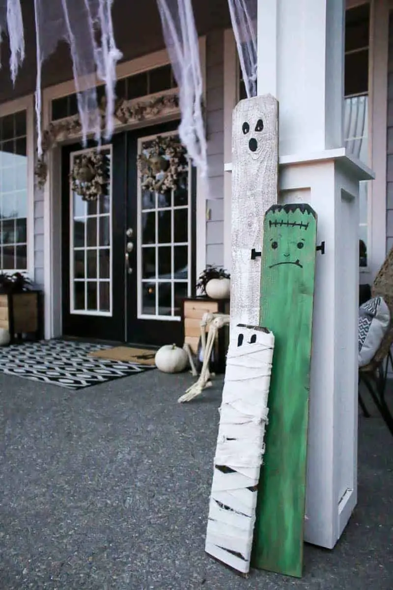 Front porch decorations for Halloween