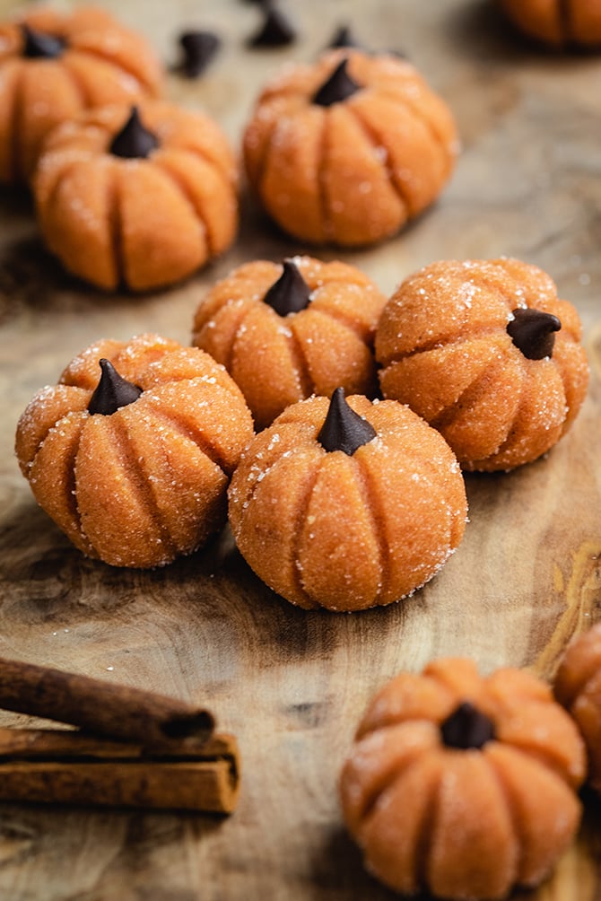 Pumpkin Cheesecake Truffles 14