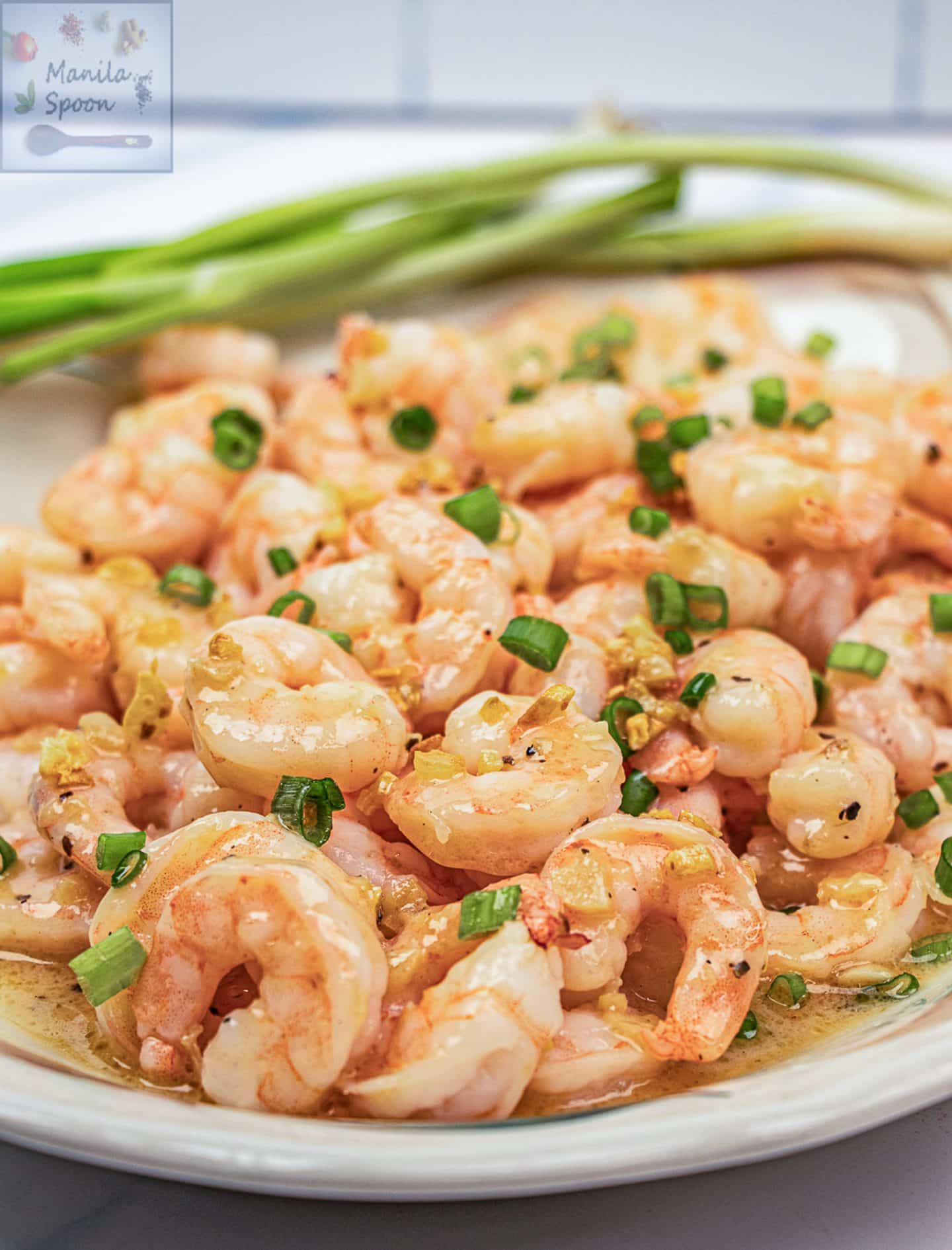 Platter of garlic butter shrimp cooked in sprite.