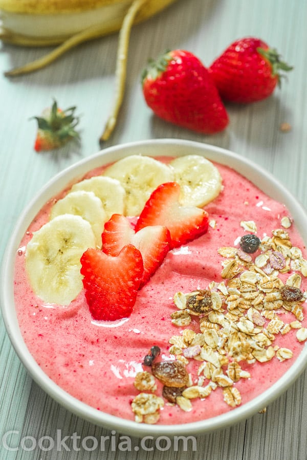 Strawberry Banana Smoothie Bowl 4