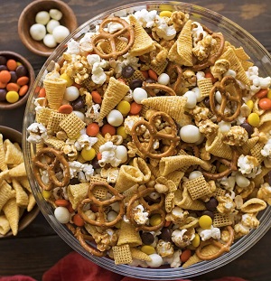 Thanksgiving Snack Mix 2 768x1152 1