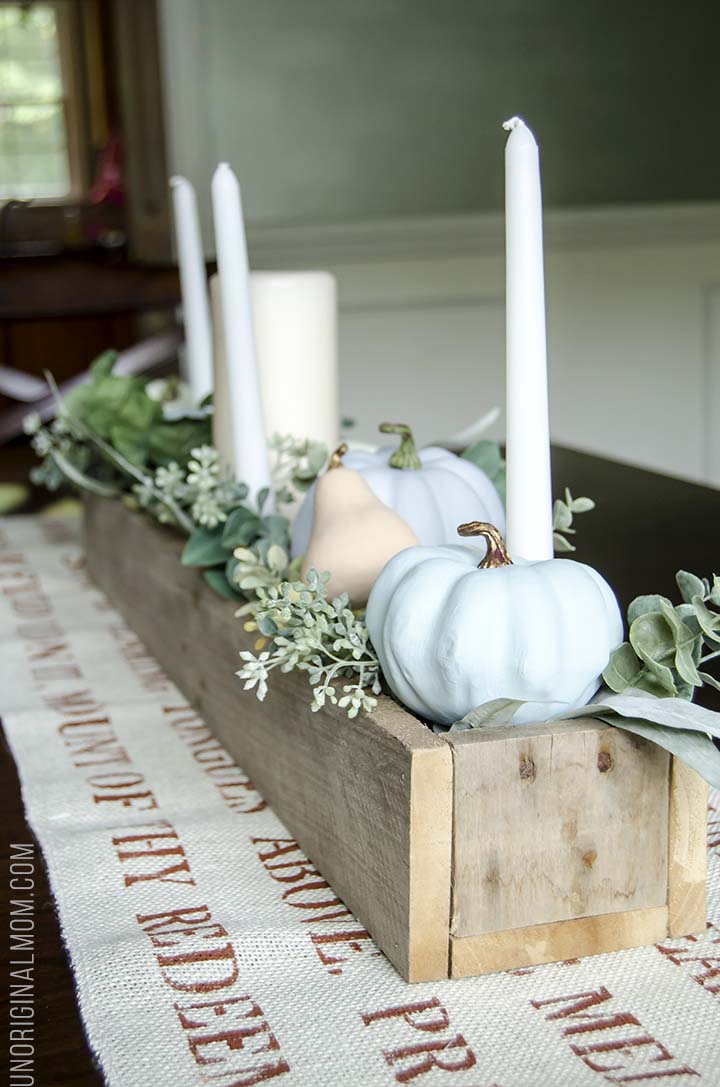 fall centerpiece with chalk paint pumpkins 13