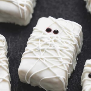 rice krispie treat mummies 102