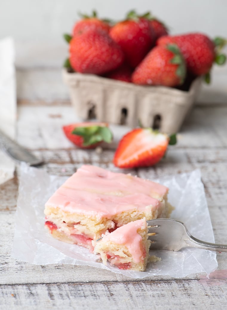 strawberry lemon blondies 8503044 March 27 2019