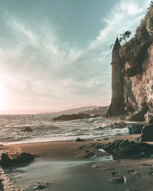Laguna Beach Main Beach: Art, tide pools, and festivals