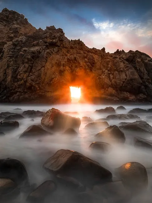 Pfeiffer Beach Big Sur: Purple sand and curving headlands