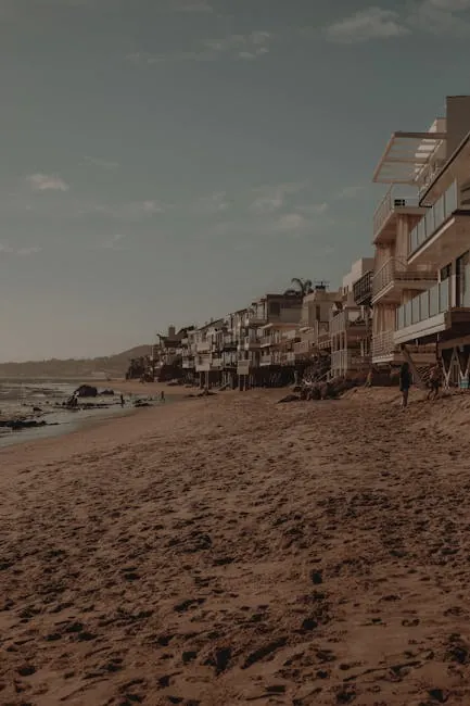 Zuma Beach Malibu: Expansive sand beneath coastal bluffs