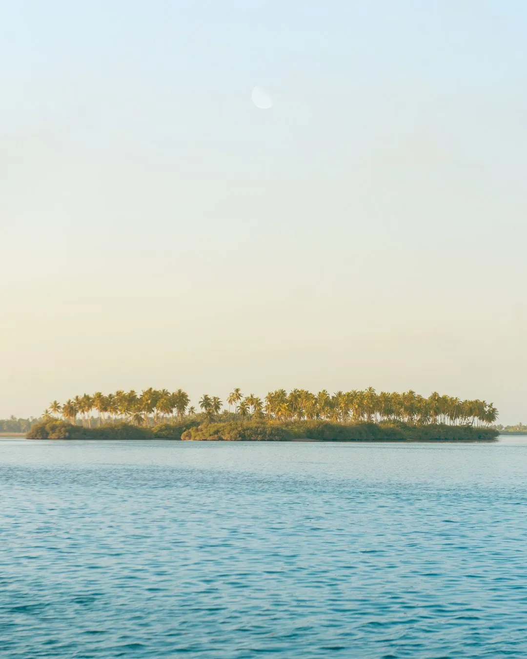 Anantara Kihavah: Underwater dining and marine focus