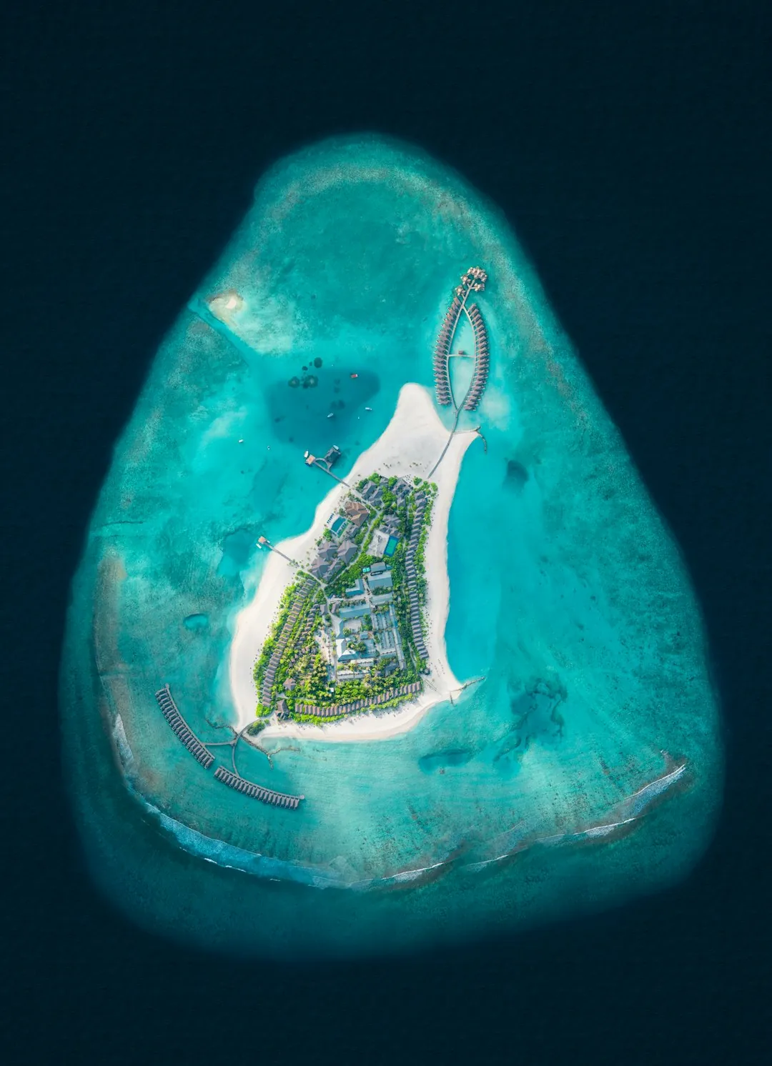 Constance Moofushi: Simple resort life, great reefs