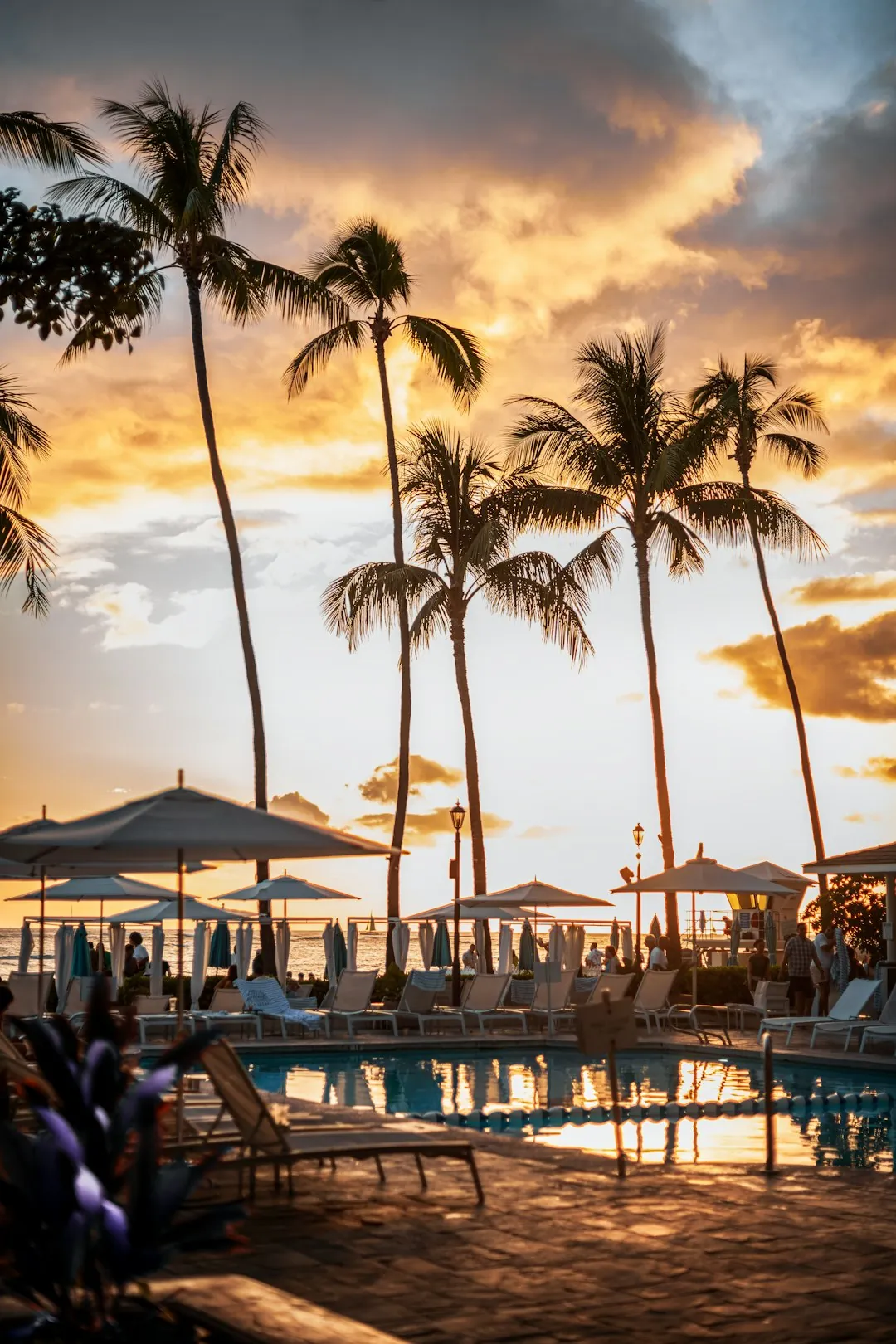 Moana Surfrider, A Westin Resort — Verandah and tea