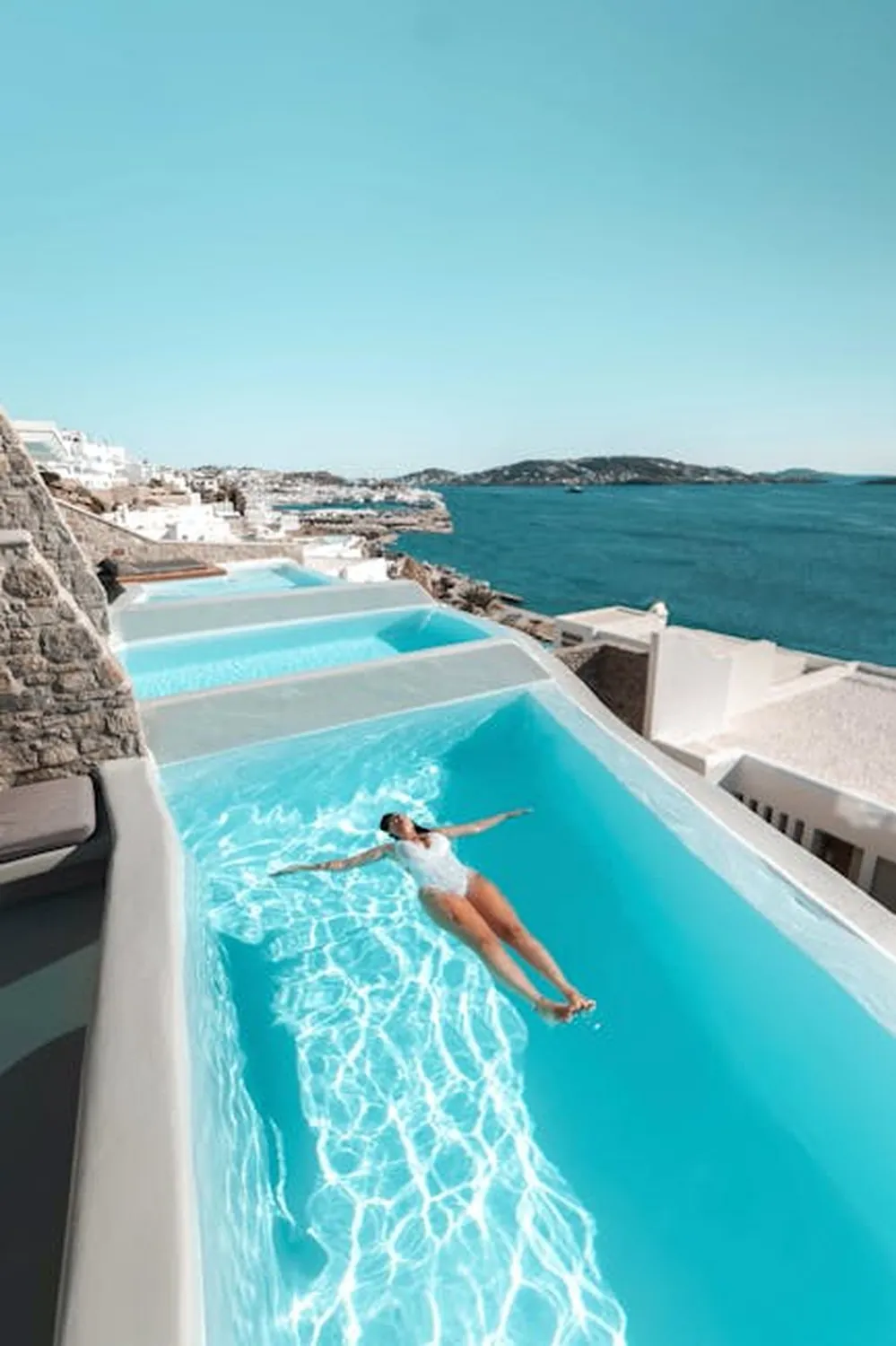 Cavo Paradiso: cliffside parties after dark