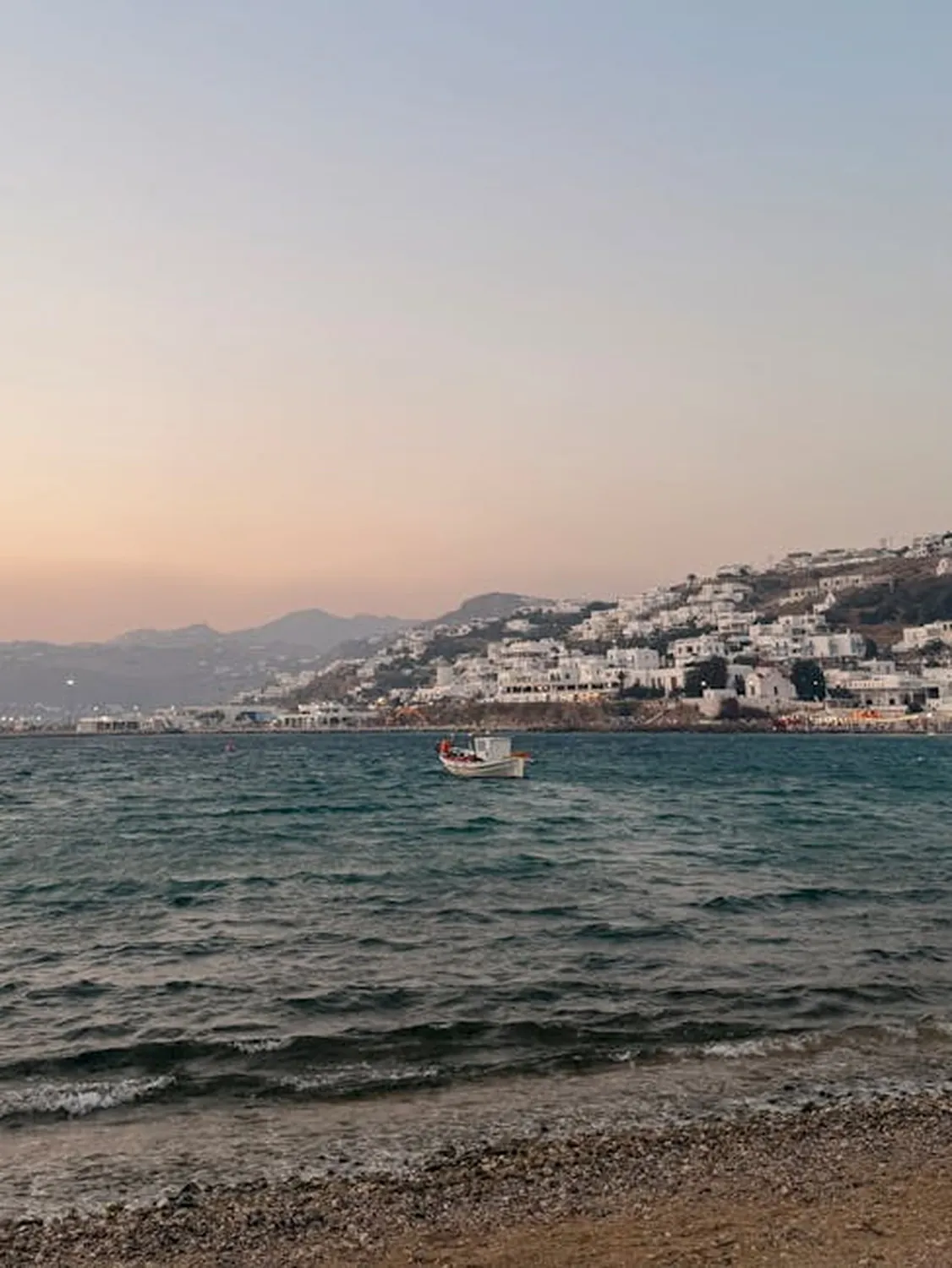 Lohan Beach House Mykonos: celebrity seaside club