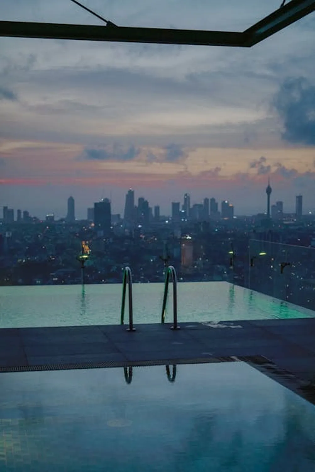 Hotel Unique São Paulo: sculptural rooftop pool