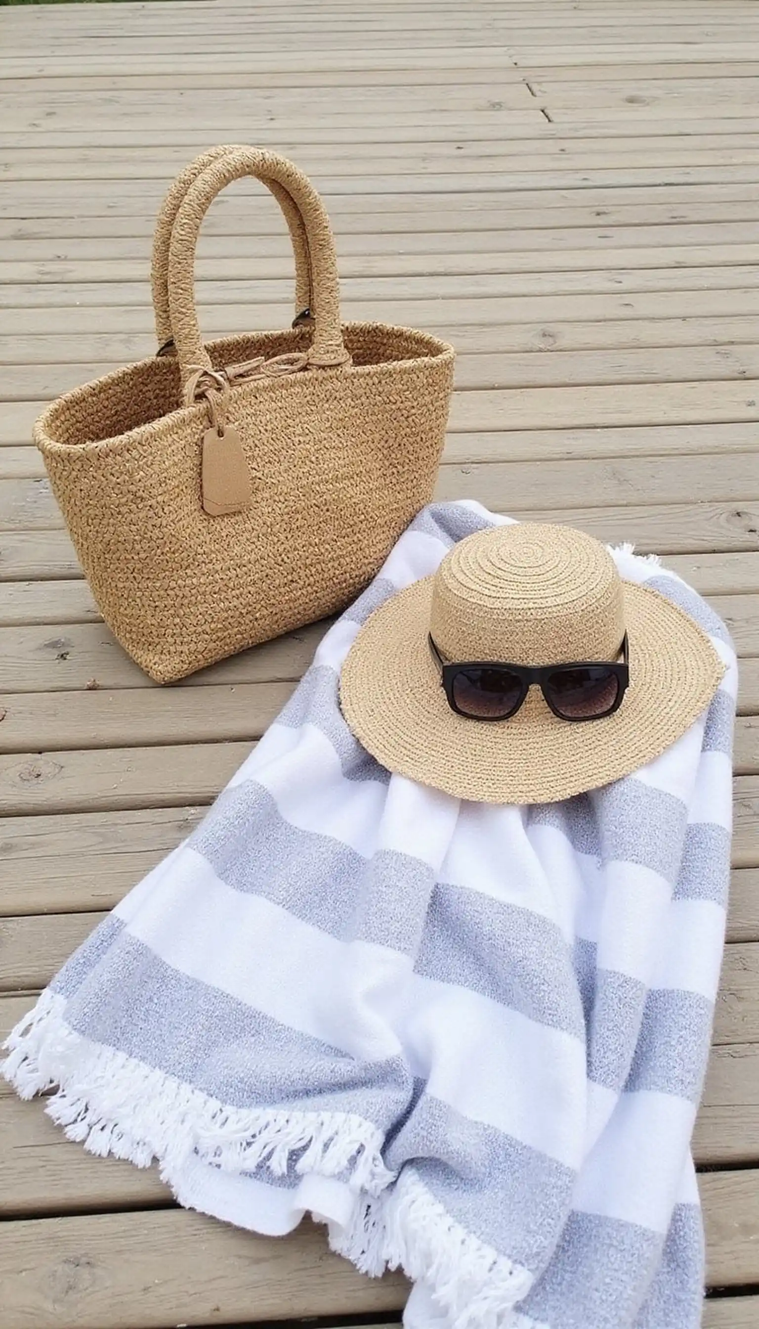 Roomy straw tote with a floppy sun hat