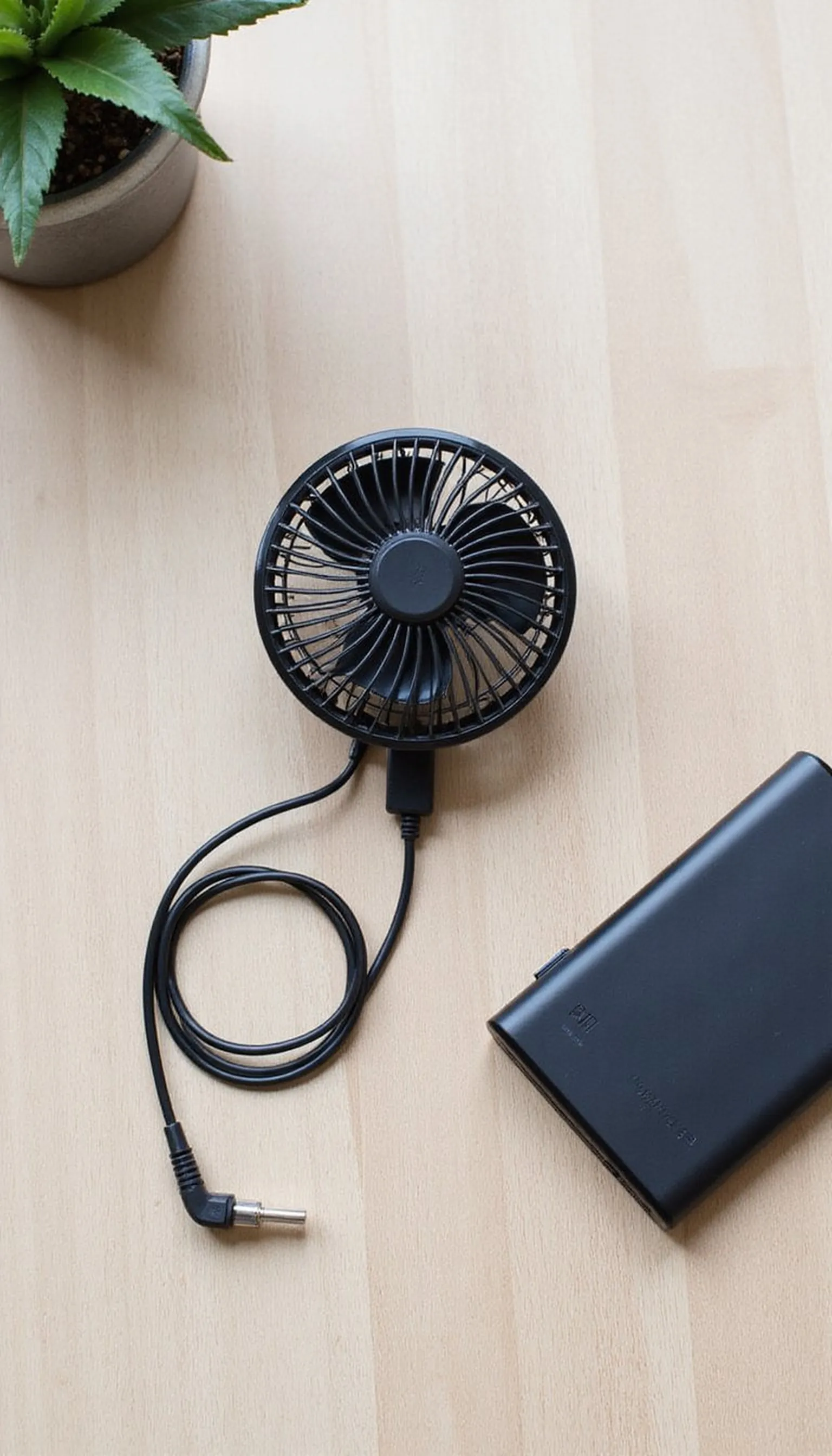 Clip-on neck fan for hot queue lines