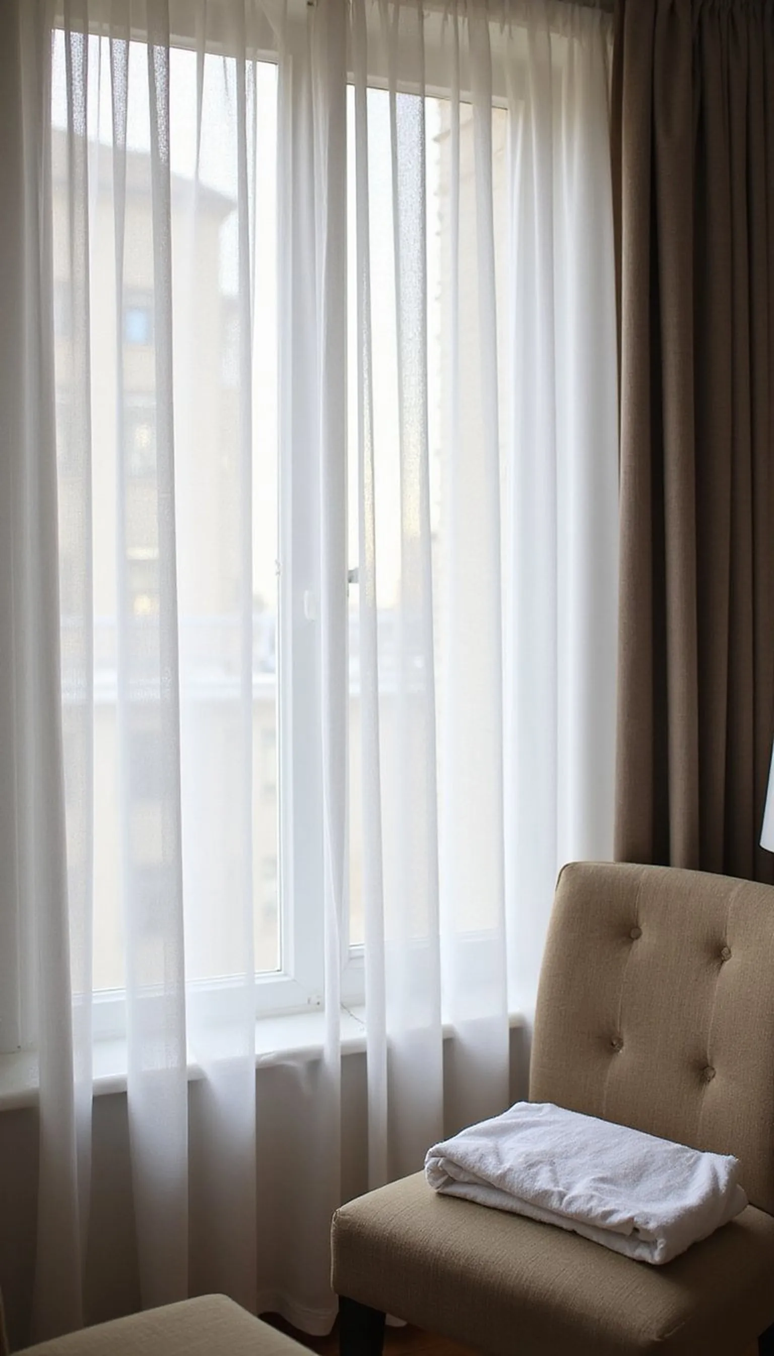 Window blackout curtain liner for extra darkness