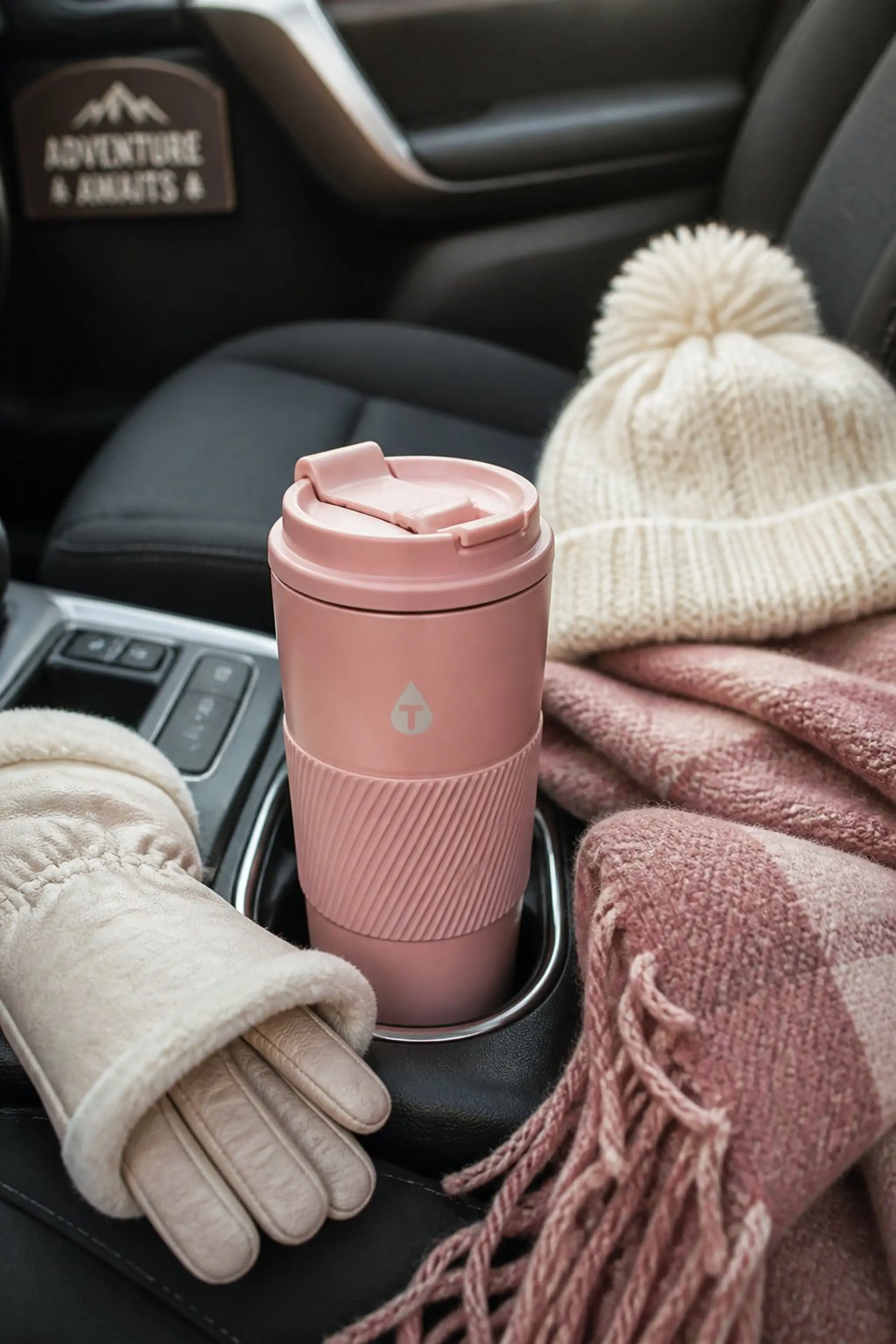 Insulated travel mug for hot drinks on the go