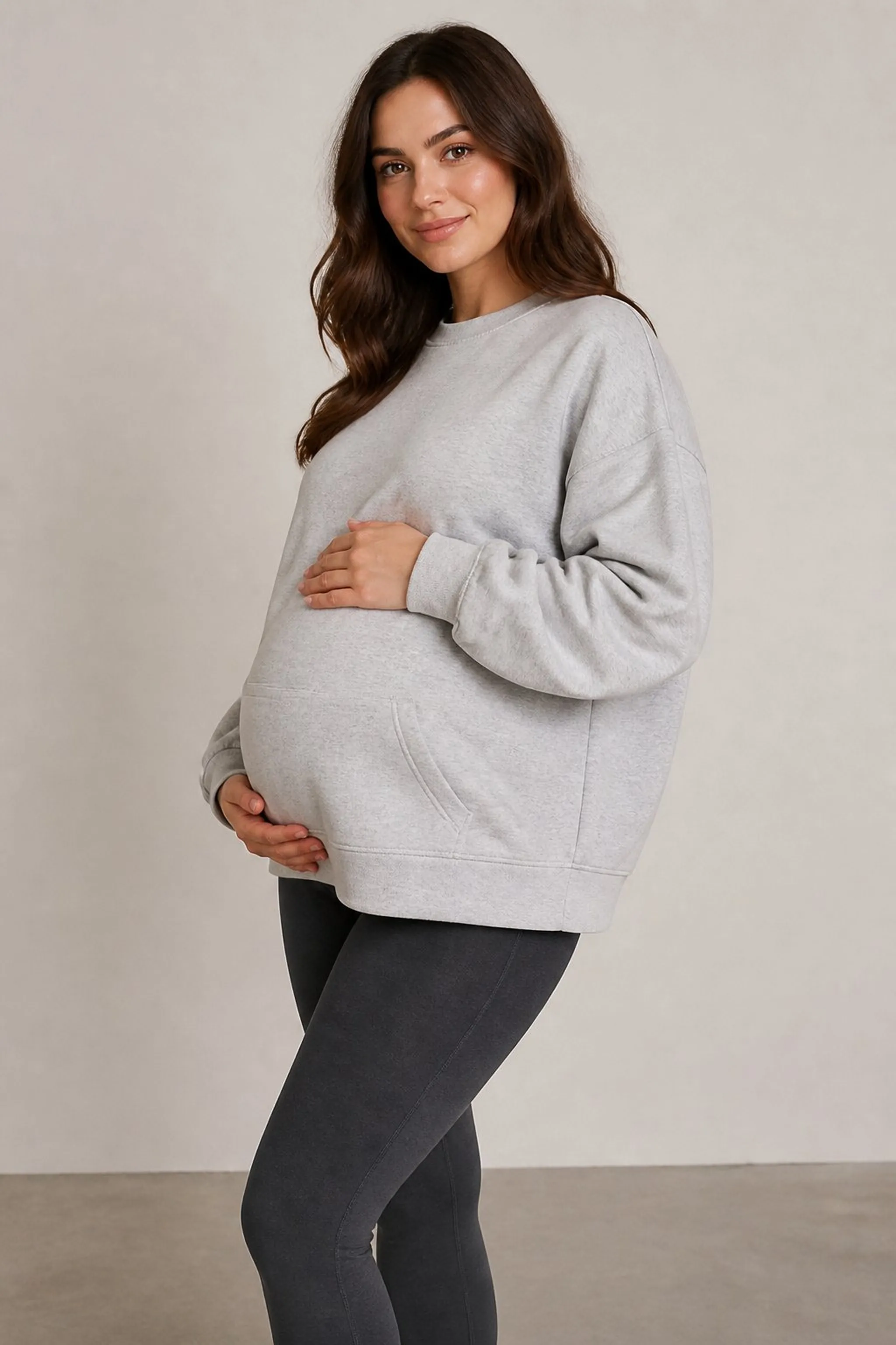 Cozy oversized sweatshirt with kangaroo pocket