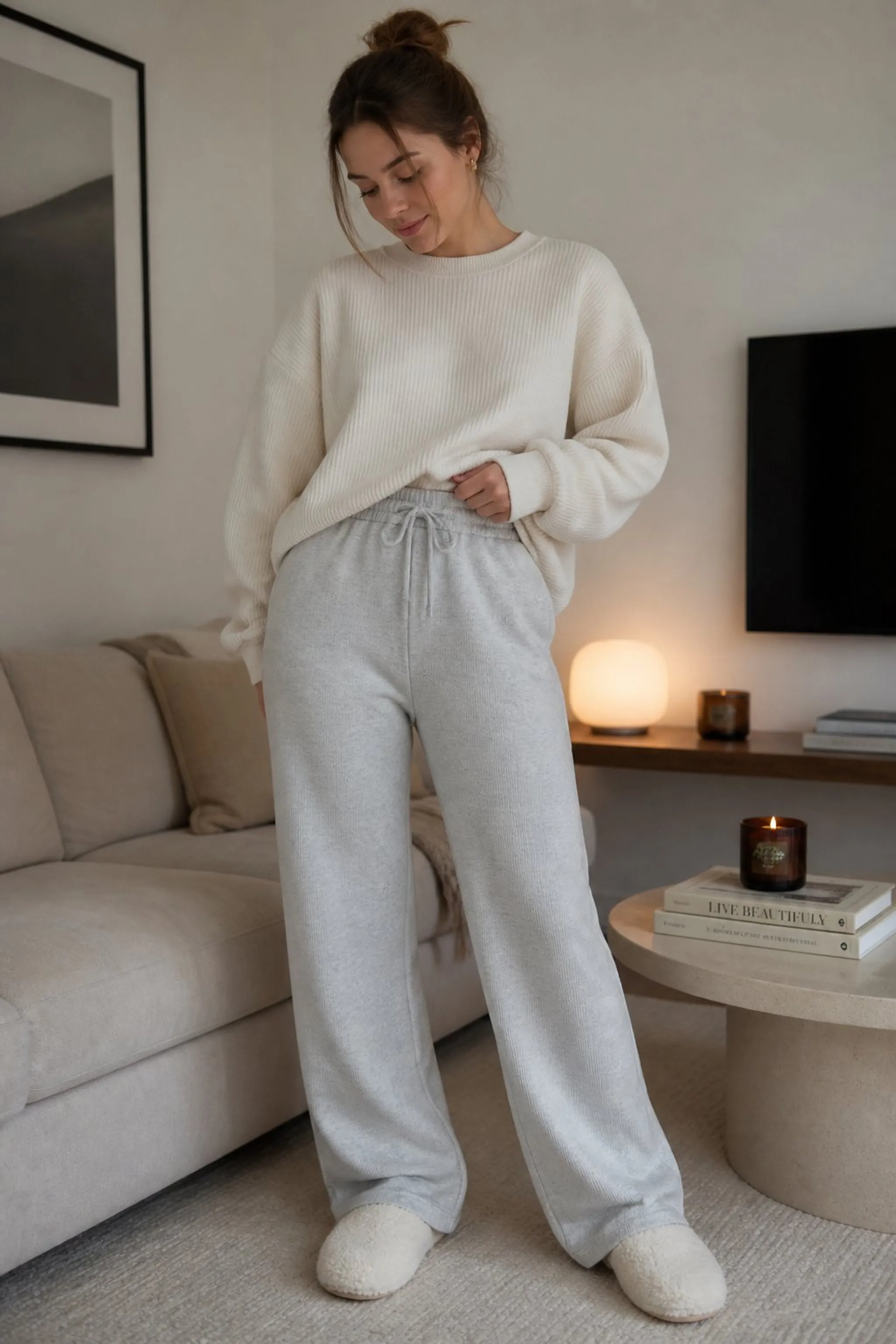 High-waisted fleece pants with elastic waistbands